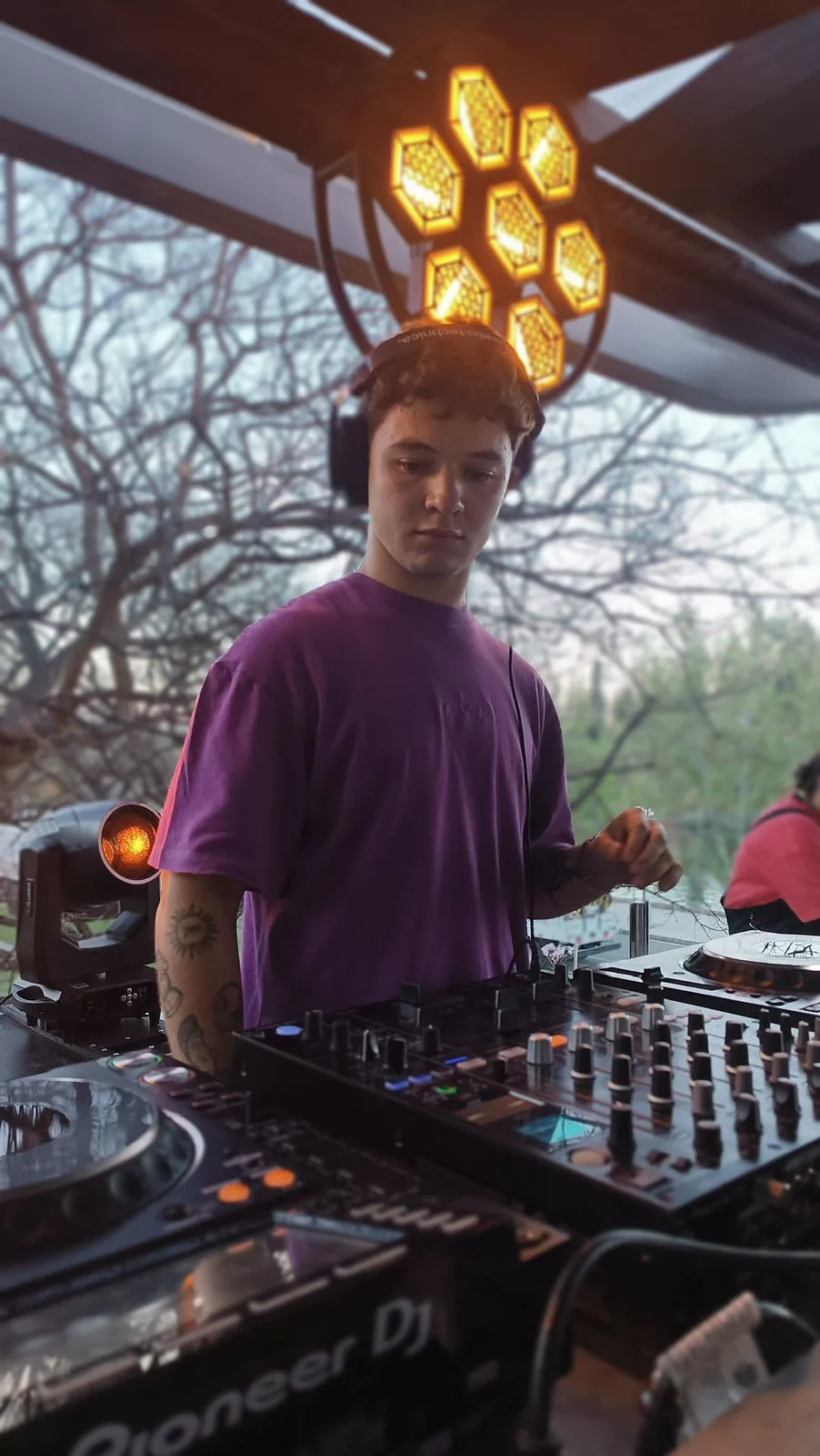 Persist con auriculares en la mixer Pioneer