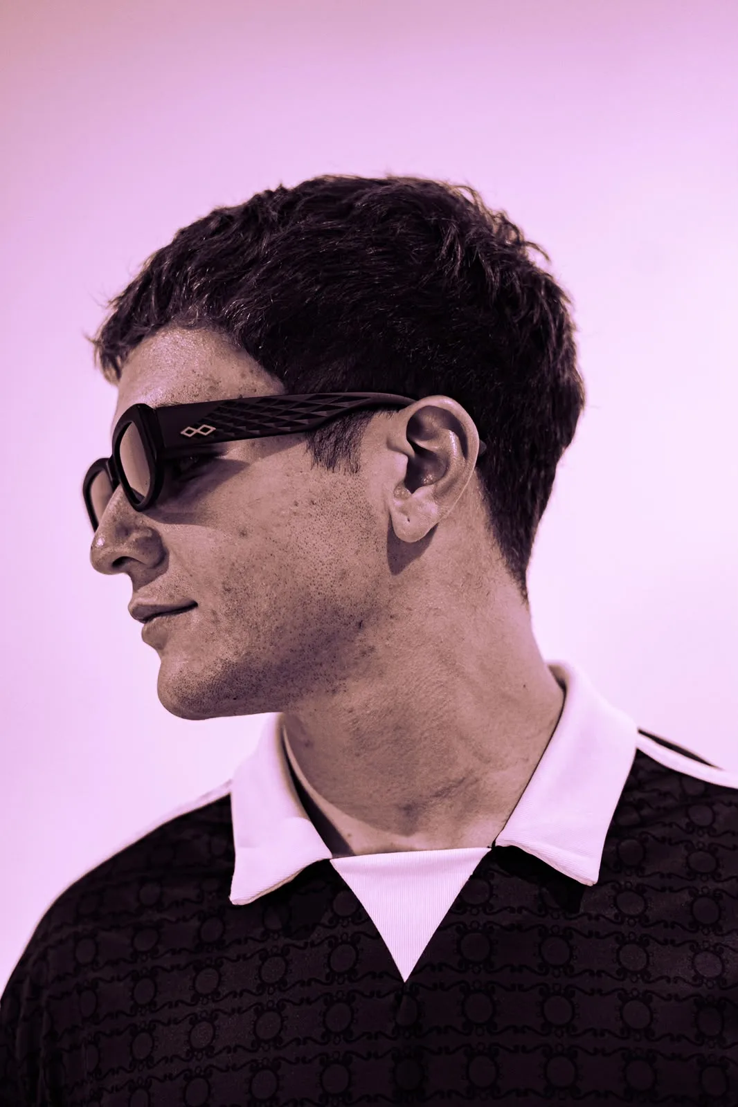 Perfil de Persist con gafas
